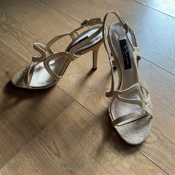 Nina Gold Strappy Heels for Formal Elegance - Picture 5 of 13